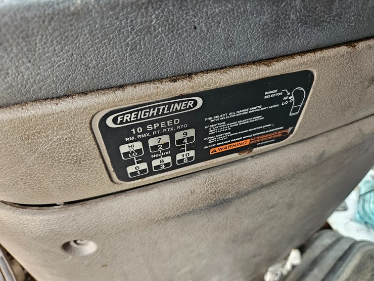 2009-freightliner-cascadia-125-image-58