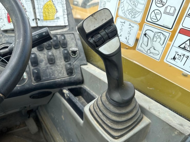 2020-caterpillar-tl1255d-image-32