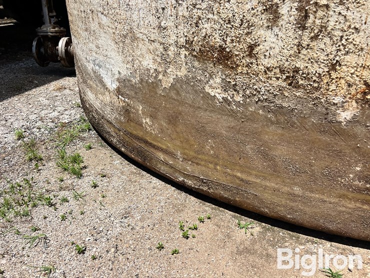 7,000-gallon-(approx.)-fiberglass-liquid-feed-storage-tank-image-8