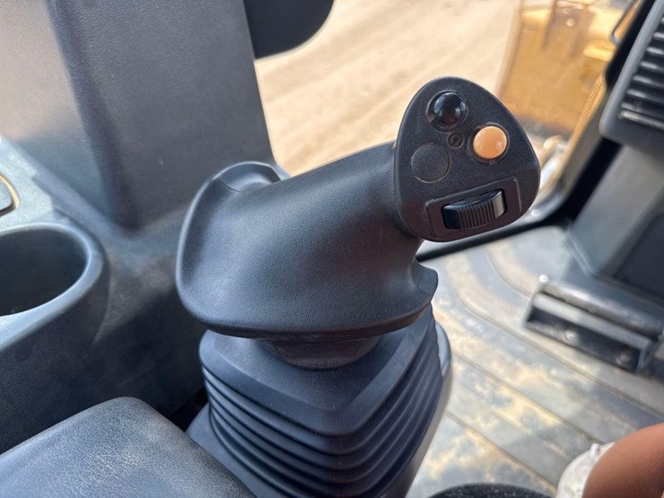 2019-caterpillar-d3k2-xl-image-30