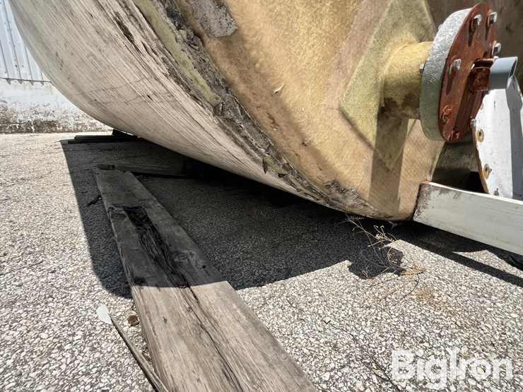 8,000-gallon-(approx.)-fiberglass-liquid-feed-storage-tank-image-11