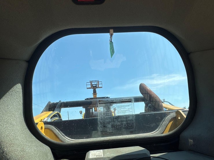 2019-caterpillar-272d2-image-31
