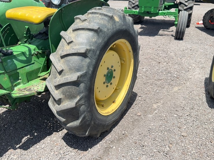 john-deere-820-image-18
