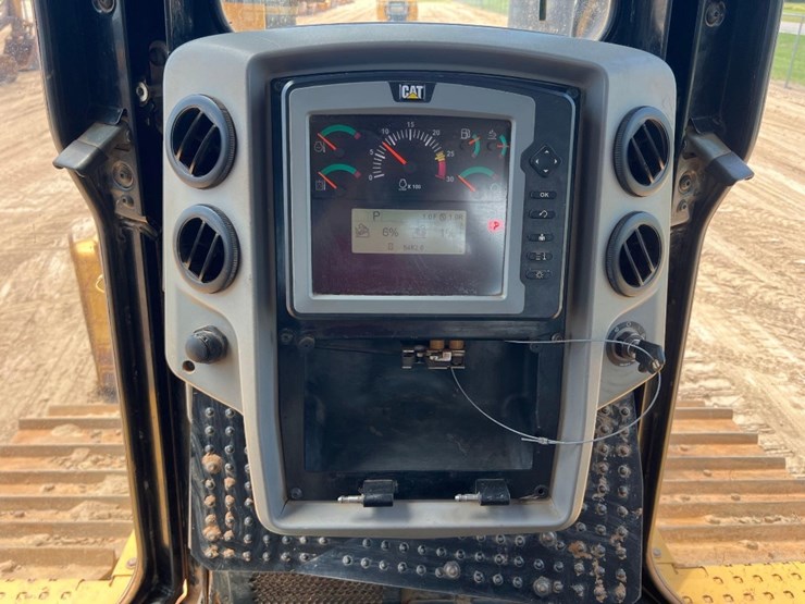 2015-caterpillar-d6t-lgp-image-36