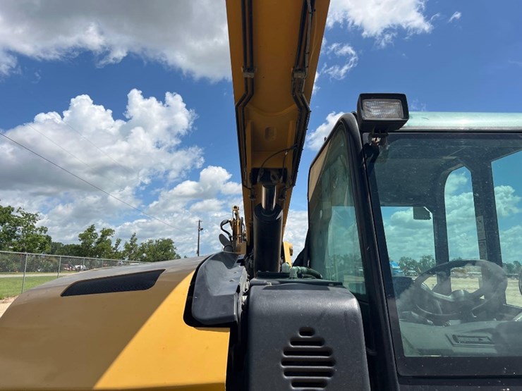 2013-caterpillar-tl943c-image-13