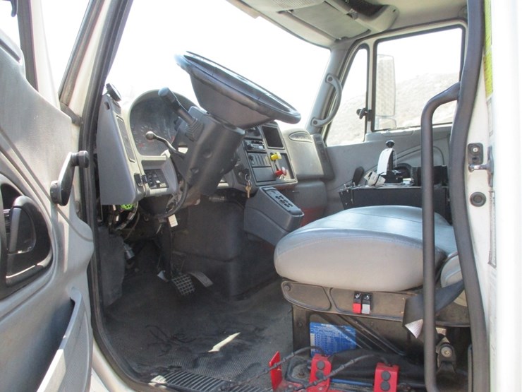 2005-international-durastar-4400-image-7