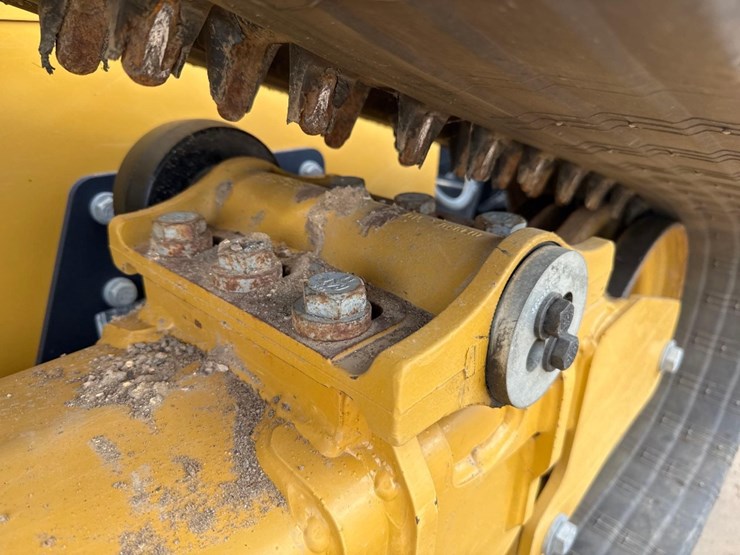 2023-caterpillar-299d3-image-15