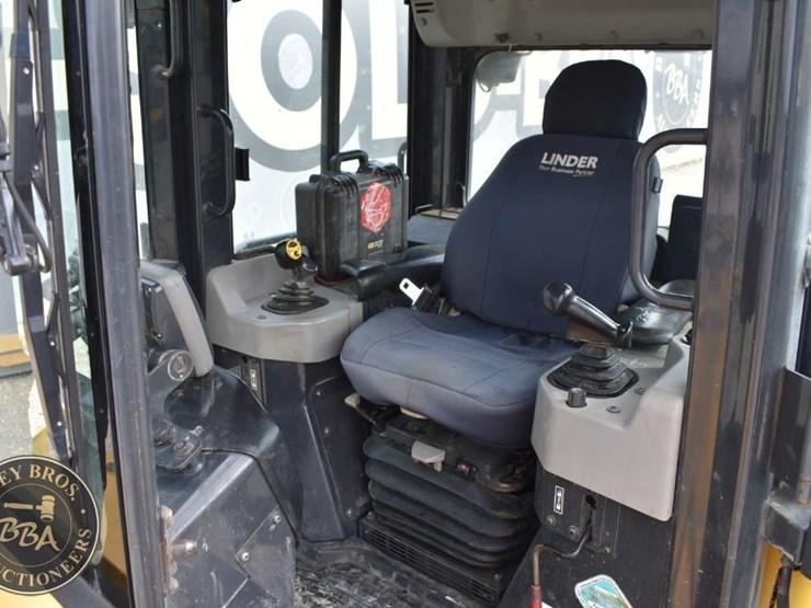 2014-komatsu-d39pxi-23-image-58