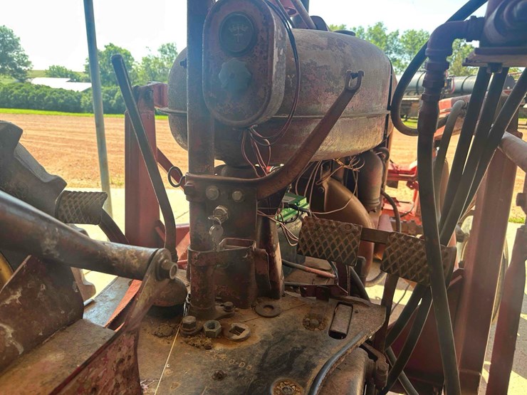 farmall-m-with-loader-image-4