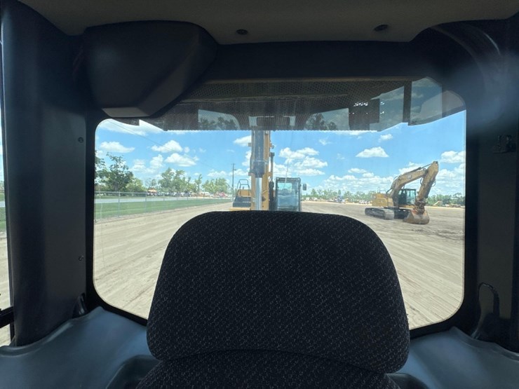 2019-caterpillar-d3k2-xl-image-34