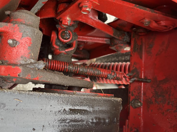 new-holland-1411-image-18