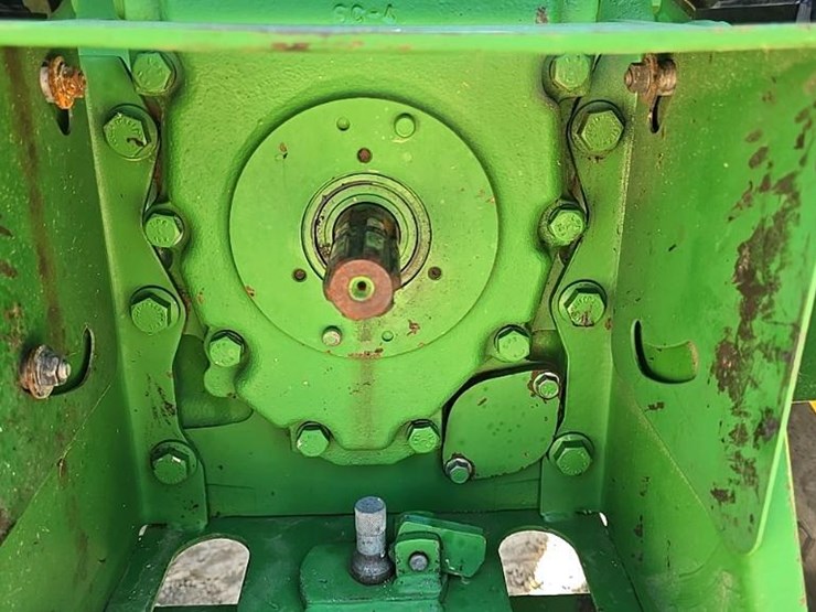 2015-john-deere-5065e-image-25