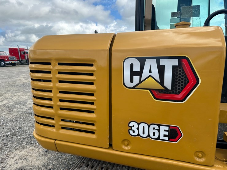 2015-caterpillar-306e-image-37
