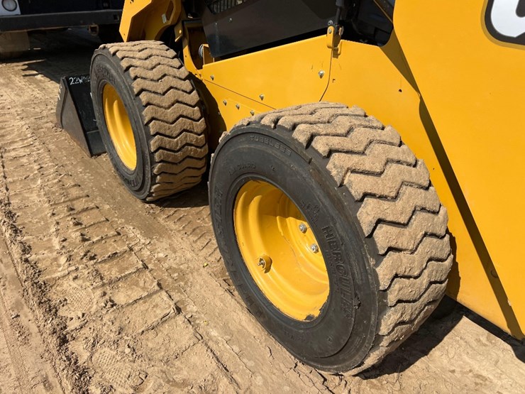 2019-caterpillar-262d3-image-19
