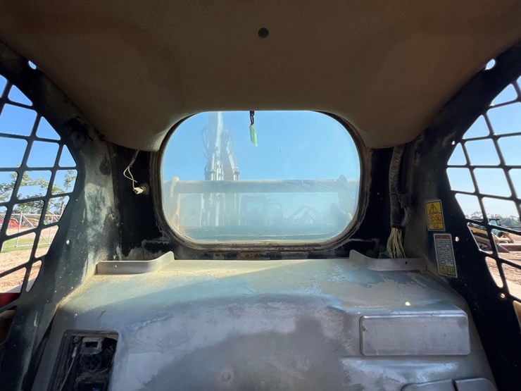 2014-caterpillar-242d-image-29