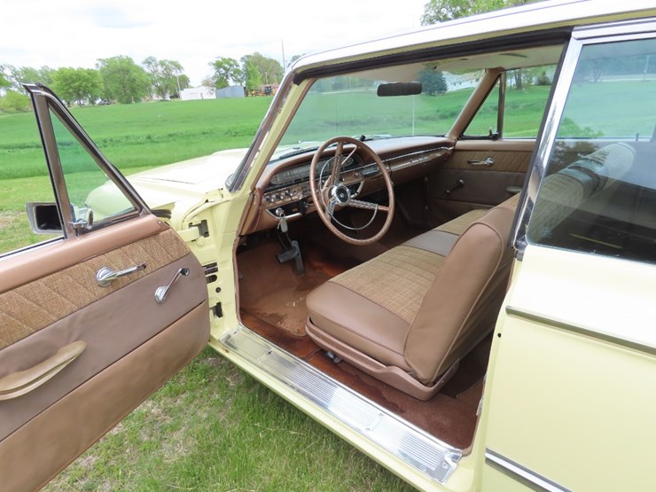 1961-ford-galaxie-2drt-ht-image-15