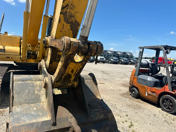 komatsu-pc200-image-39