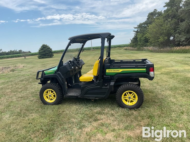 2021-john-deere-gator-image-8