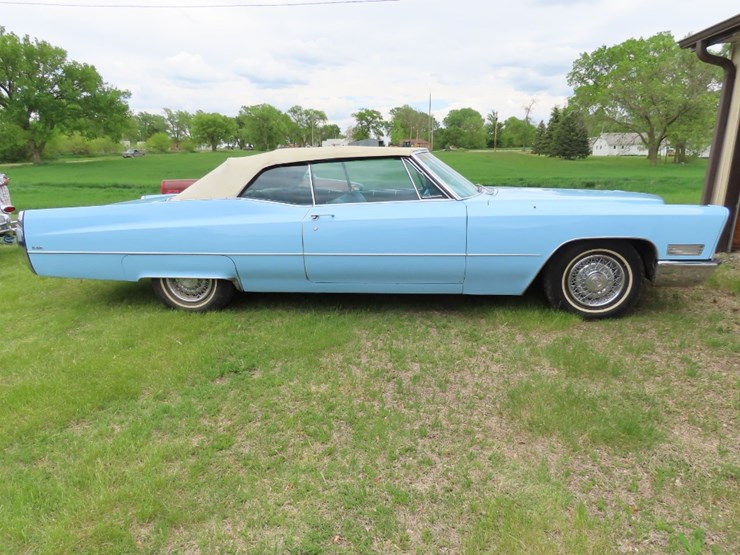 1967-cadillac-deville-convertible-image-4
