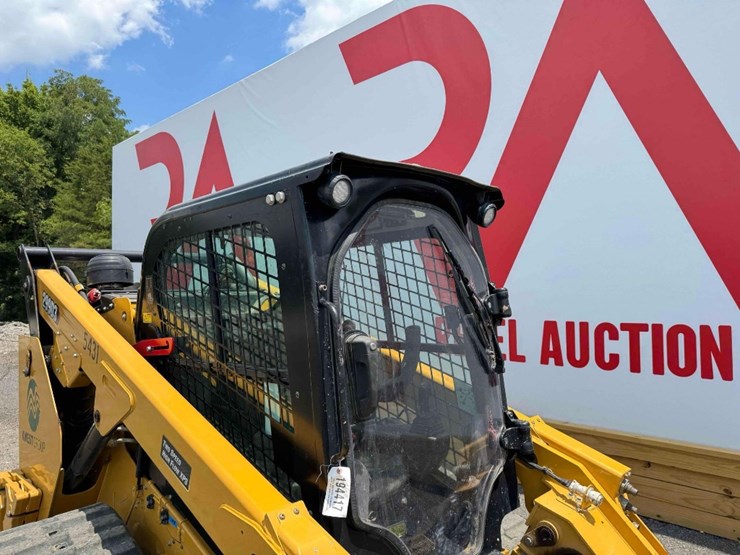 2022-caterpillar-299d3-image-7