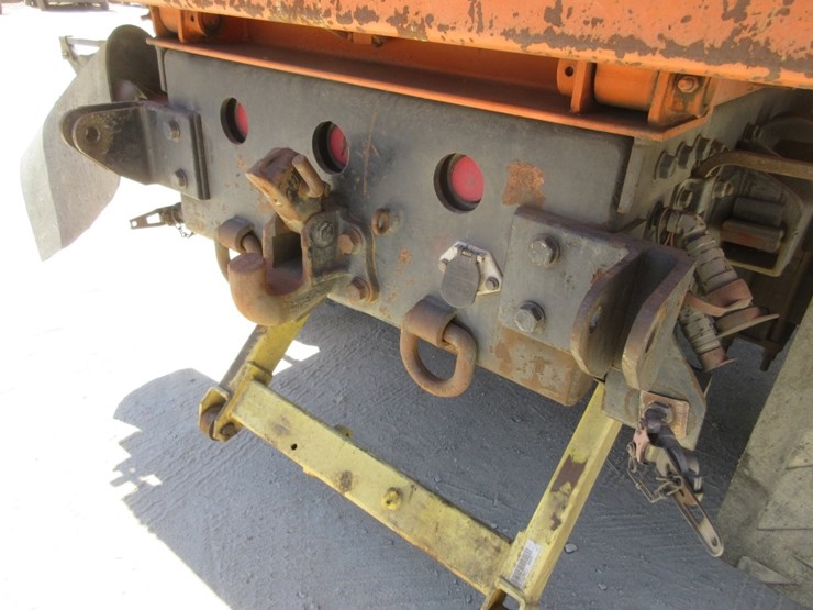 2001-freightliner-fl70-image-17