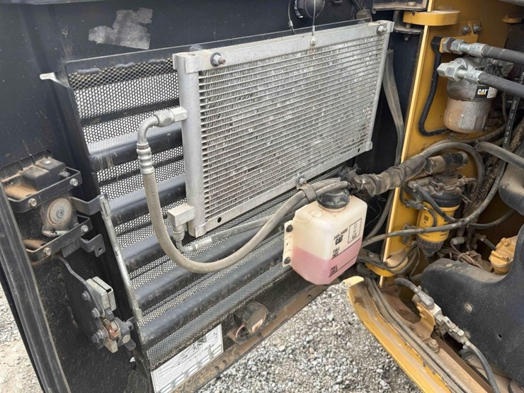 2019-caterpillar-299d2-xhp-image-22