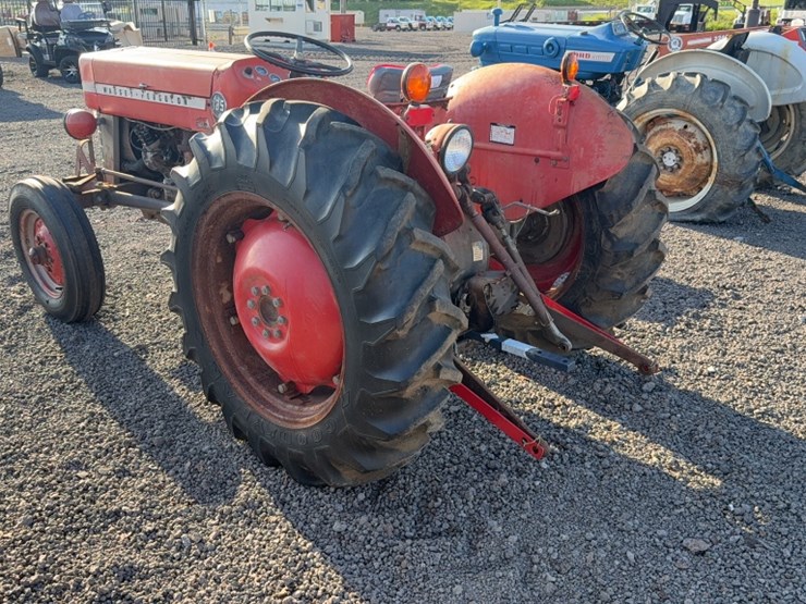 massey-ferguson-135-image-11