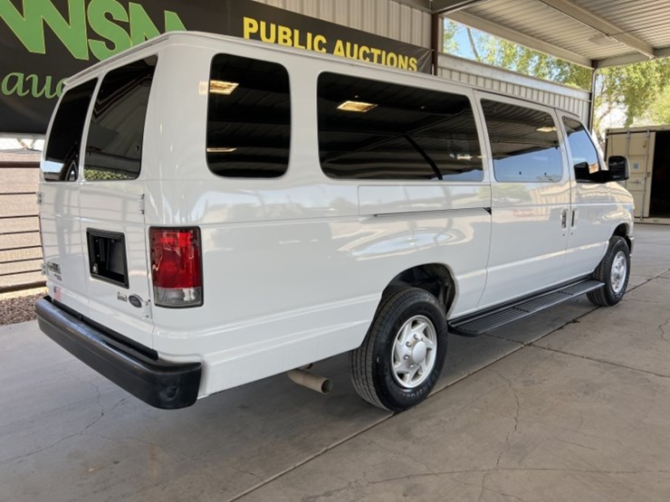 2014-ford-e350-image-7