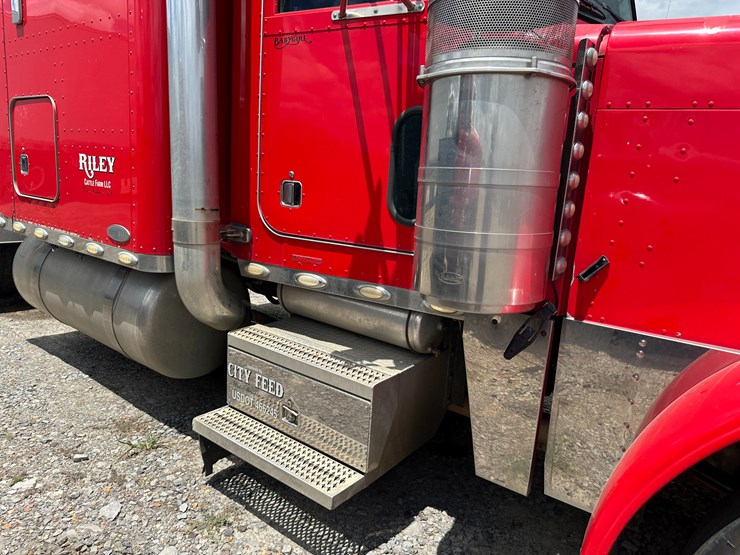 2003-peterbilt-379-image-45