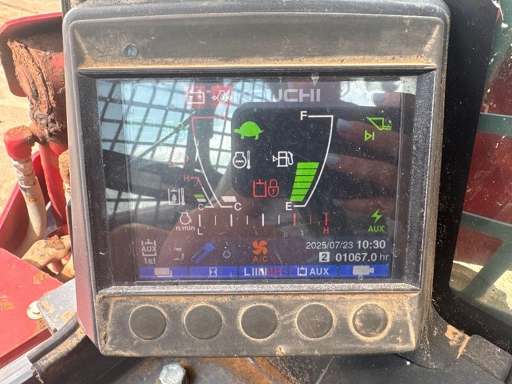 2023-takeuchi-tl10v2-image-32