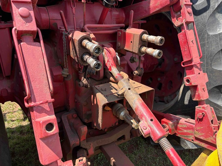 1977-ih-1586-tractor-image-8