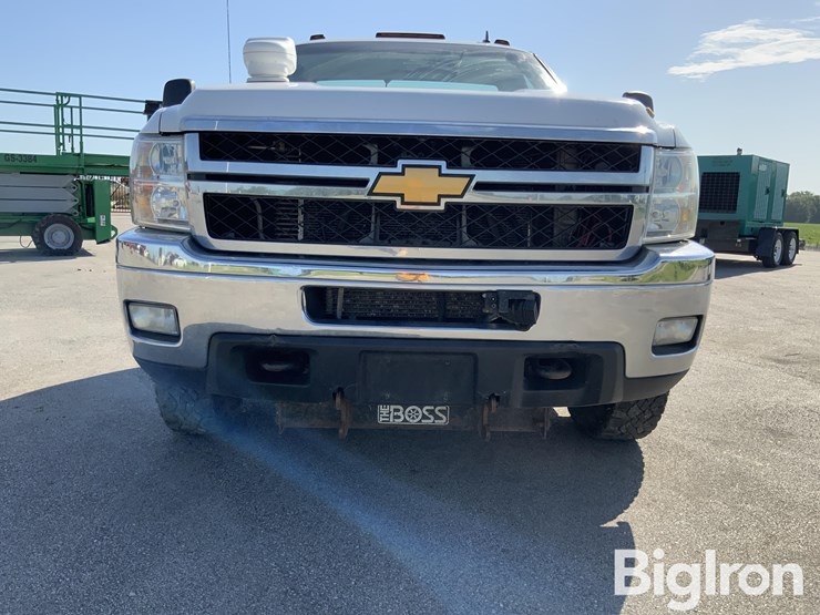 2013-chevrolet-3500hd-image-9
