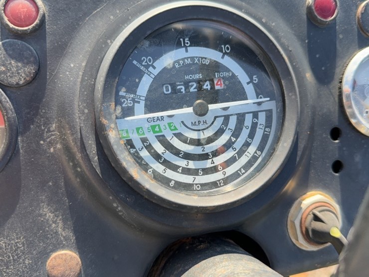 john-deere-820-image-19