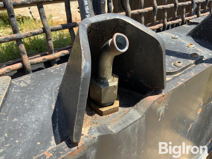 2020-flip-screen-wl130-wheel-loader-attachment-image-14