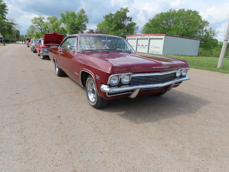 1965-chevrolet-impala-ss-image-3