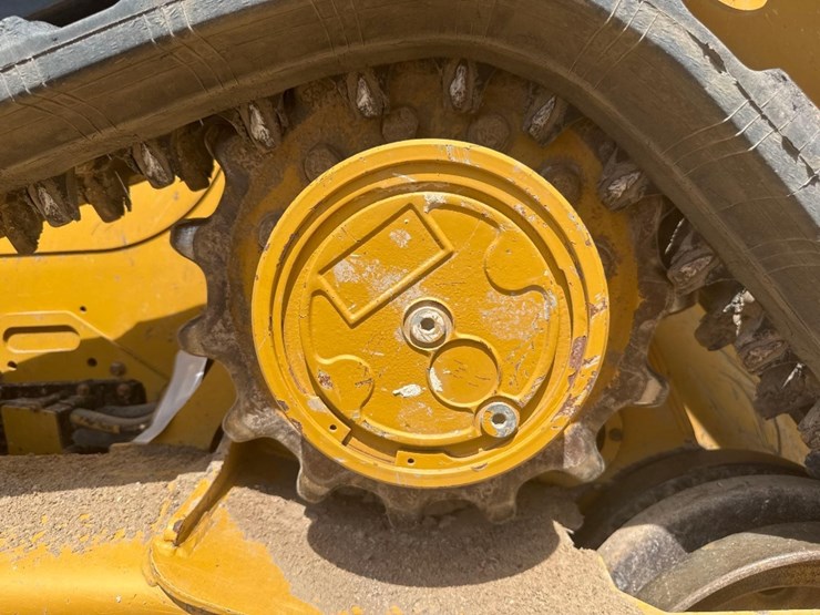 2022-caterpillar-259d3-image-10
