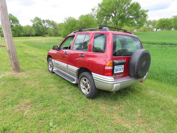 2000-chevrolet-tracker-image-8