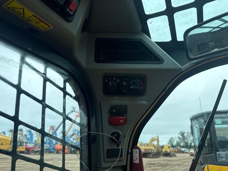 2023-caterpillar-236d3-image-23