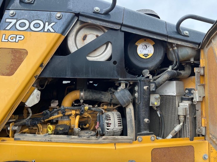 2016-deere-700k-lgp-image-22