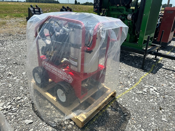 #4-•-unused-magnum-4000-series-hot-water-pressure-washer-252773-inv#:-24641-image-4