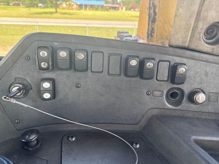 2011-caterpillar-d9t-image-31