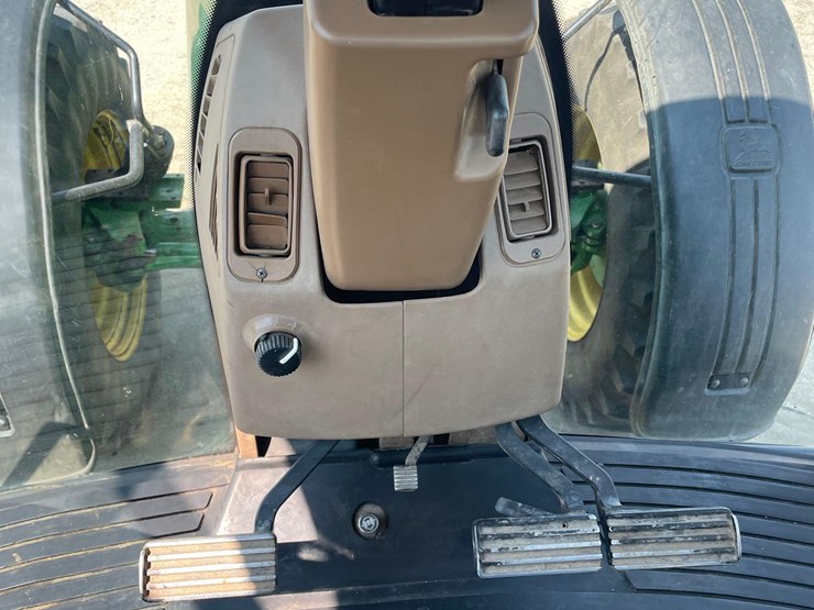 john-deere-8400-image-43
