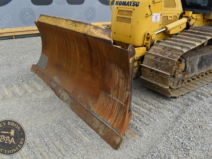 2015-komatsu-d61exi-23-image-22