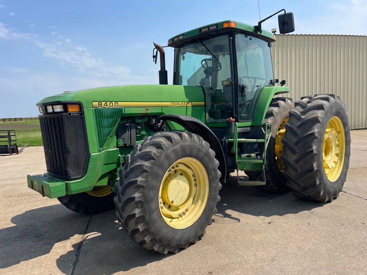 john-deere-8400-image-1