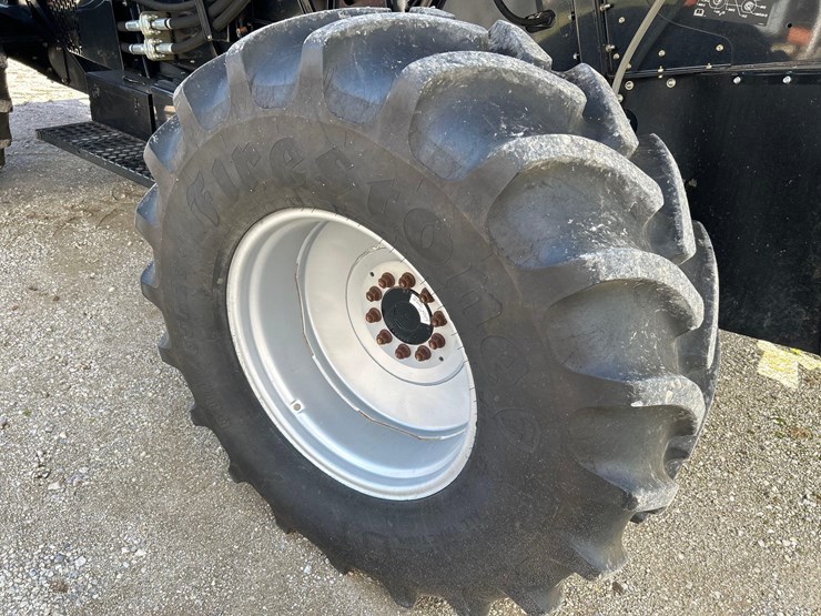 2014-case-ih-5140-image-12