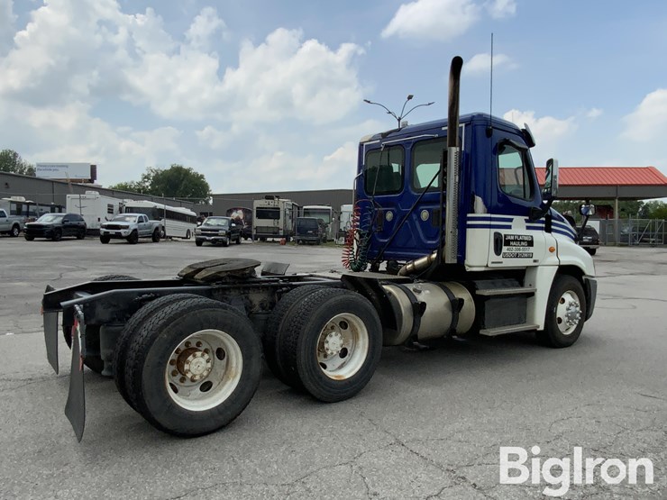 2012-freightliner-cascadia-125-image-5