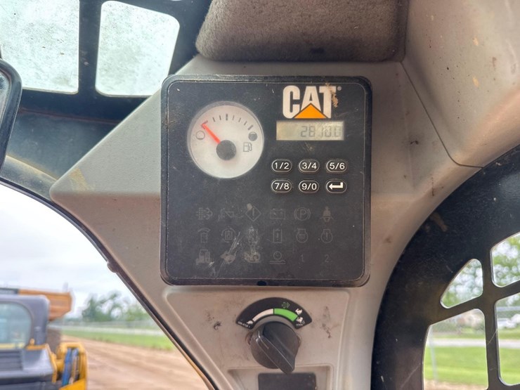 2018-caterpillar-239d-image-25