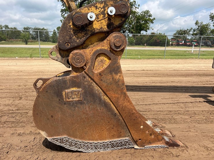 2011-caterpillar-m318d-image-9