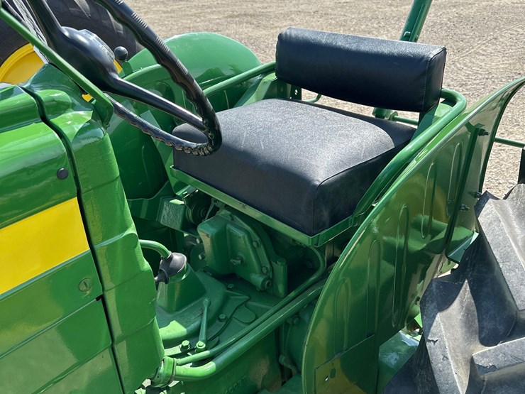 john-deere-320-image-7
