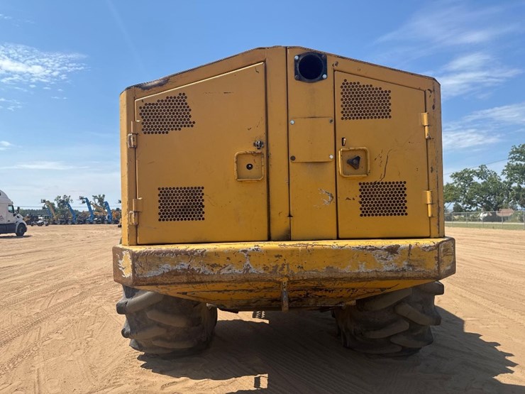 2015-caterpillar-573c-image-7